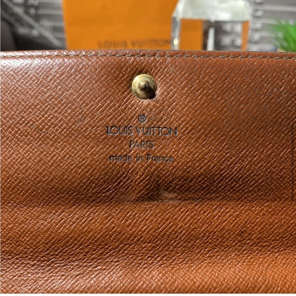 Louis Vuitton Monogram Sarah Wallet - Authentic - Picture 10 of 16